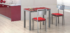 Mesa, sillas y taburetes